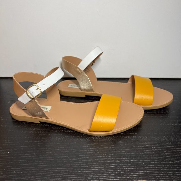 Steve Madden Donddi Flat Sandal - Picture 3 of 7